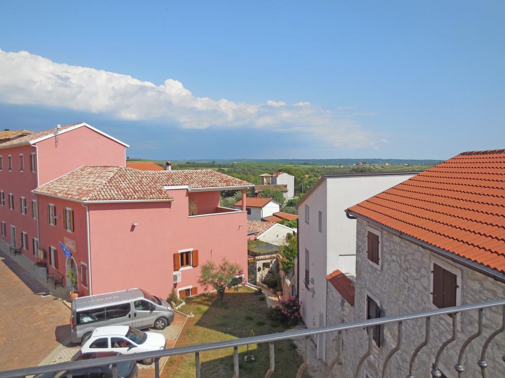 Stone House Apartments Brtonigla Bagian luar foto